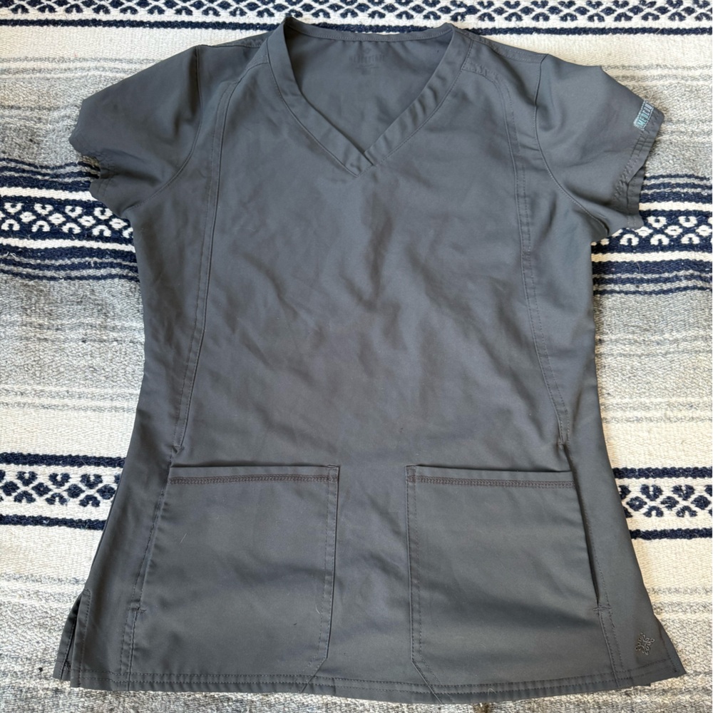 Medcouture Pewter Women’s  Scrub Top Size XS